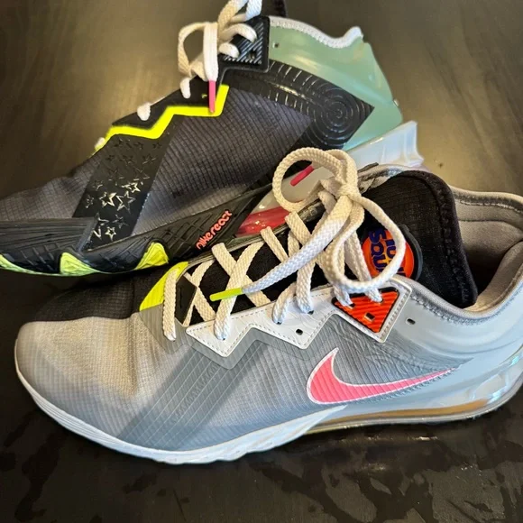 Nike LeBron James Tune Squad Basketball Shoes - Picture 6 of 6